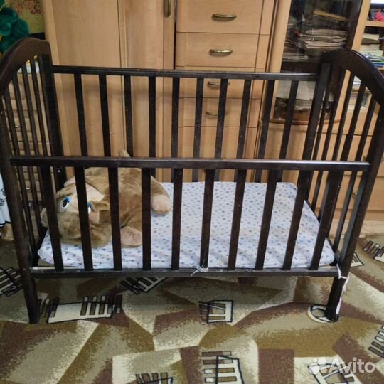 Детская кроватка с матрасом