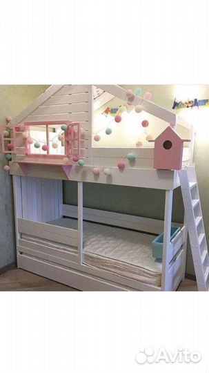 Двухъярусная кровать домик