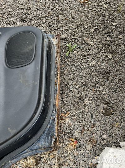 Mazda 323 F задняя левая дверь