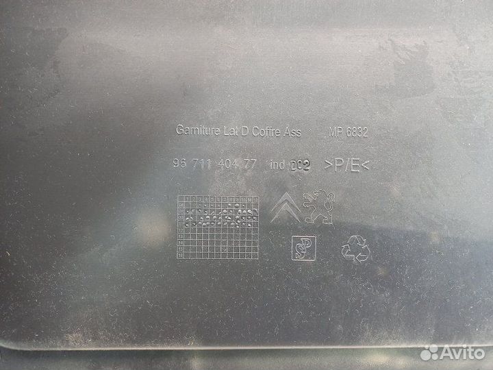 Обшивка багажника правая правая Peugeot 3008 1.6