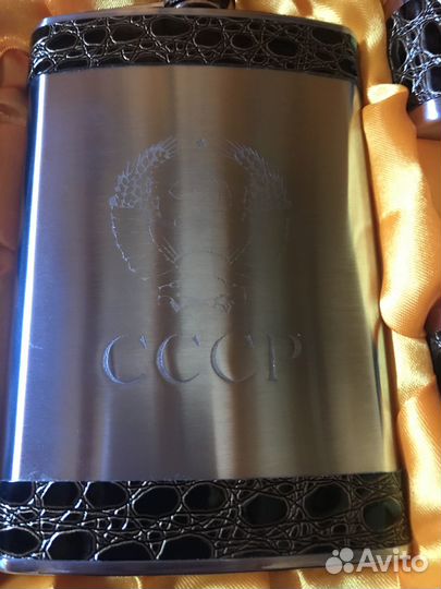 Фляжка и стопки