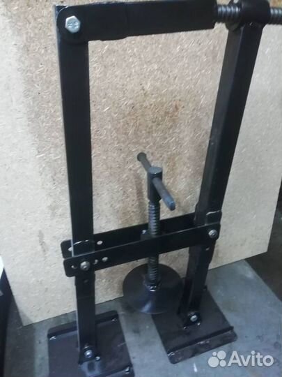 Струбцина для укладки бруса