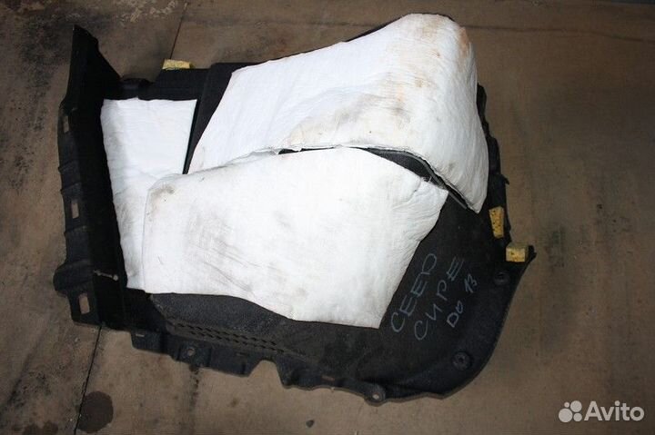 Обшивка багажника (правая) KIA ceed II 2012-2018