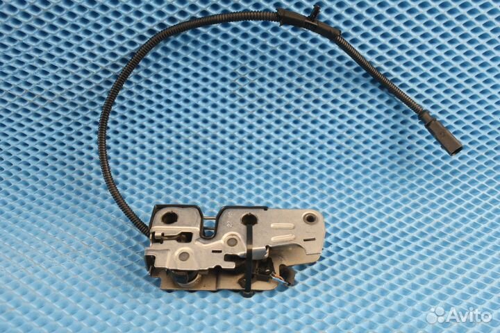 Замок капота VW Golf 6