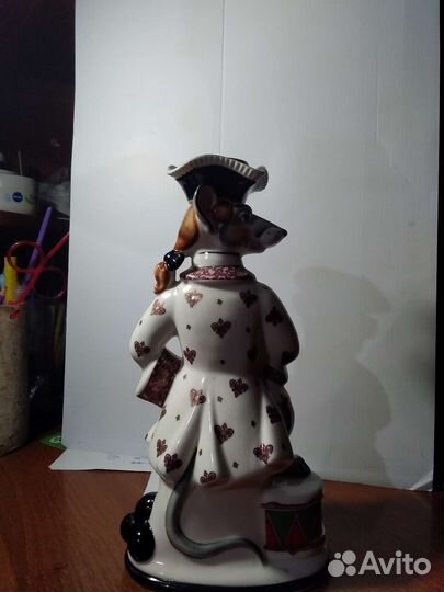 Статуэтка фарфор