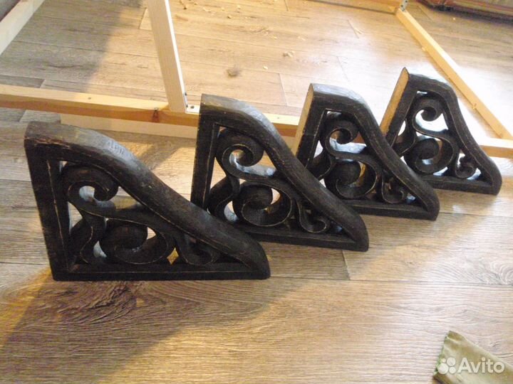 1 и 1\2 полки, ручки дверные, резьба