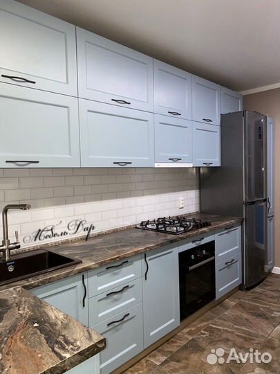 Современный кухонный гарнитур