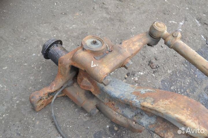 Поворотный кулак переднего моста, левый renault tr