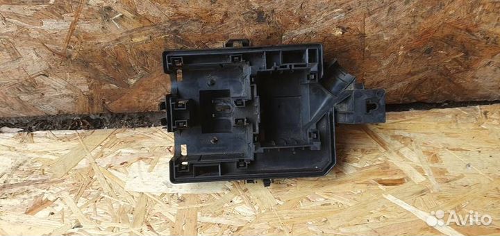 Корпус блока предохранителей Opel Mokka 2012-2019