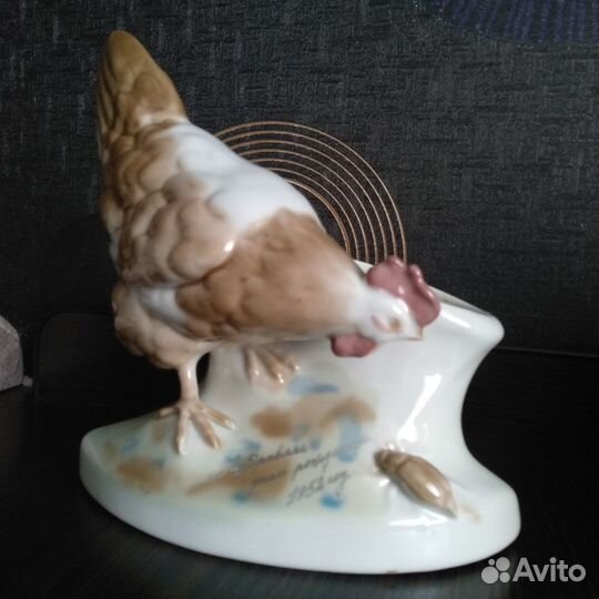 Статуэтка «Курица и жук».