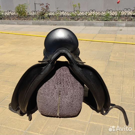 Выездковое седло