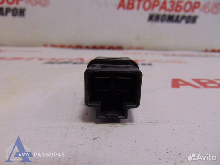 Датчик включения стопсигнала для Nissan Navara / F