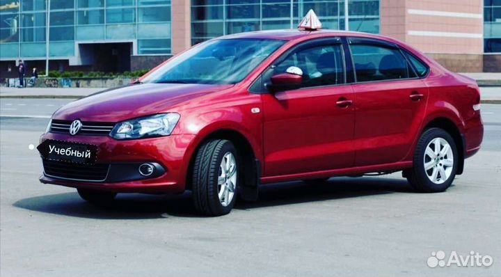 Автоинструктор женщина