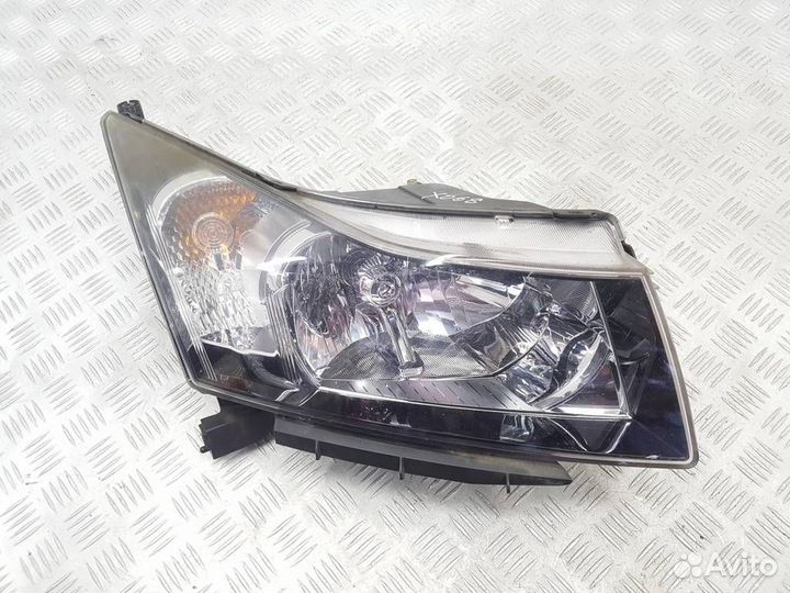 Фара правая Chevrolet Cruze