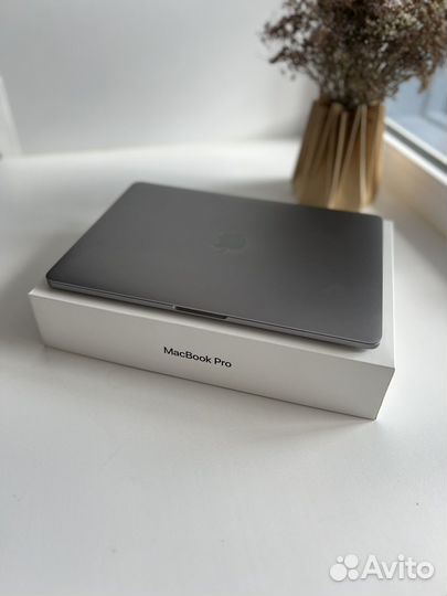 Apple MacBook Pro 13 2017 / куплен в 2018 году
