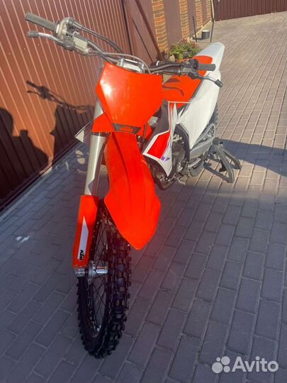 Кроссовый мотоцикл