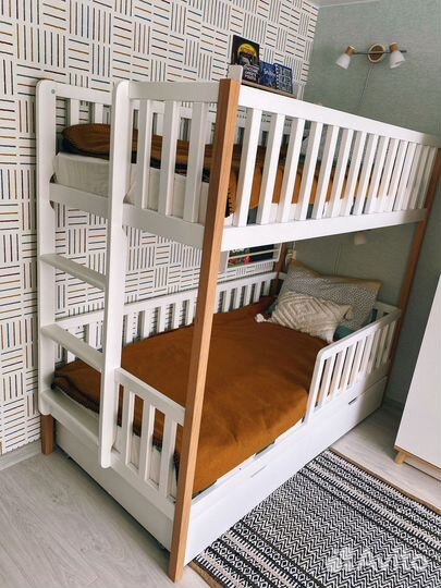 Детская двухъярусная кровать из бука