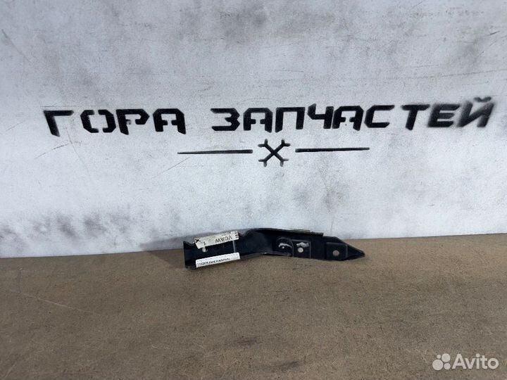 Кронштейн переднего бампера правый Ford Fiesta