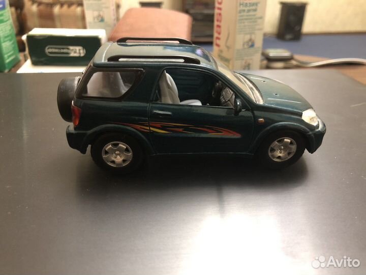 Игрушка Kinsmart Toyota Rav4 двухдверный