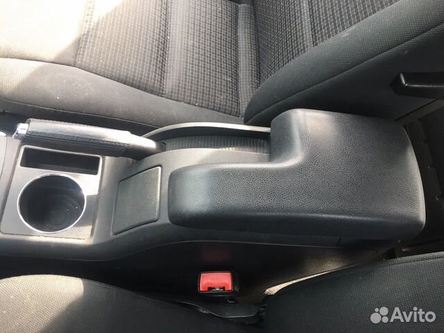 Подлокотник Mercedes w245 B класс