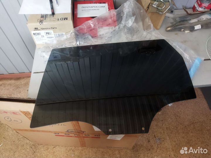 Стекло задней левой двери SsangYong rexton