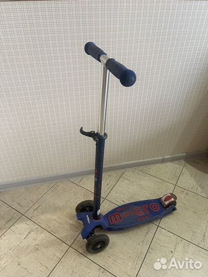 Самокат Micro Maxi синий LED