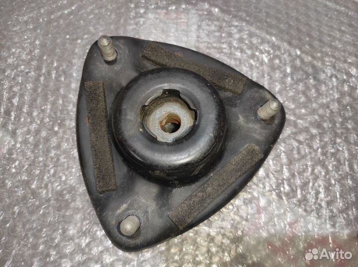 Опора амортизатора Toyota Camry 70