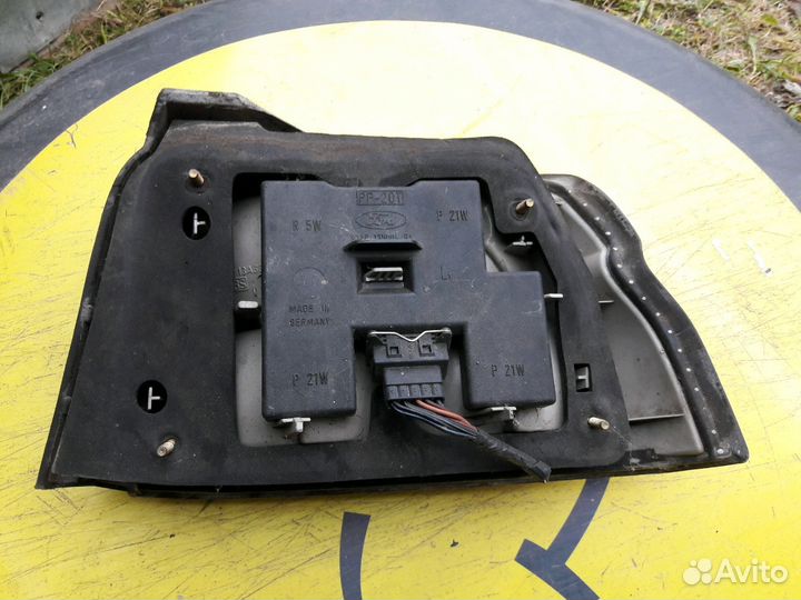 Фонарь левый Форд Эскорт 1994 года хетчбэк