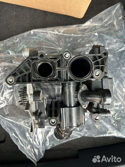 06L121111H Термостат с помпой