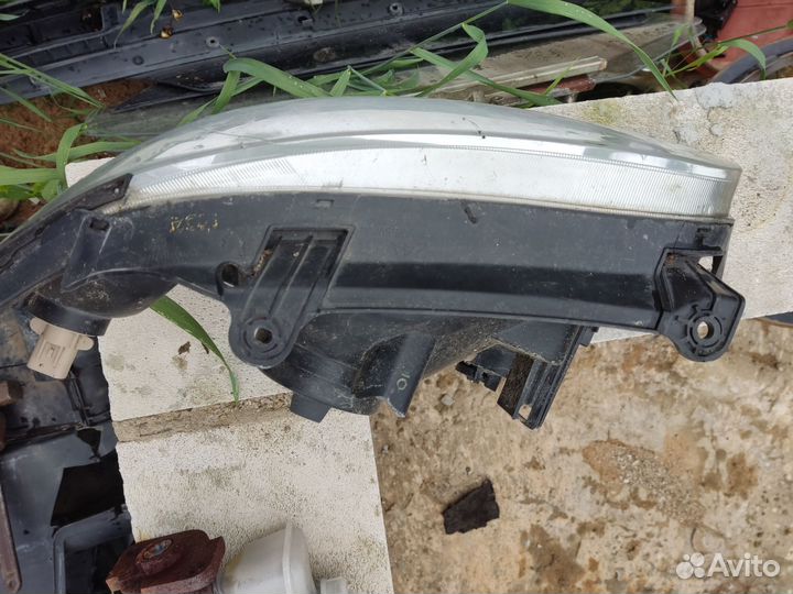 Фара на автомобиль Hyundai Matrix