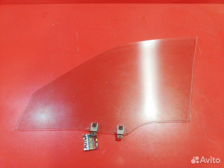 Стекло двери переднее правое Nissan Avenir W10