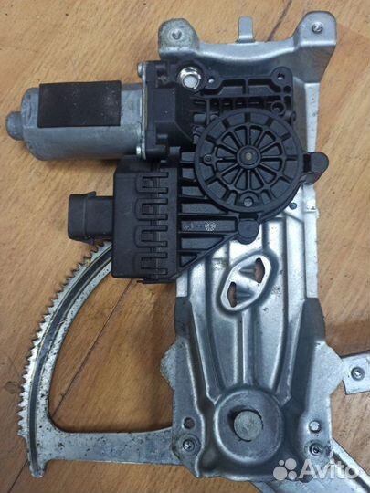 Стеклоподъемник передний правый Opel Zafira B