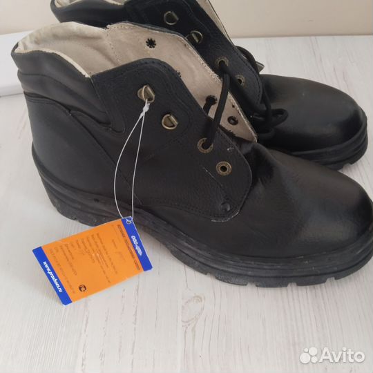 Продаются новые кожаные ботинки 44 размер
