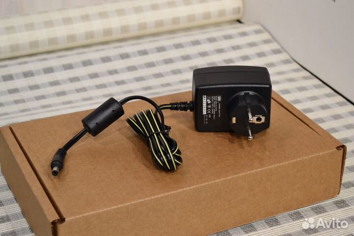 Сетевой адаптер YHi 898-1015-E12S