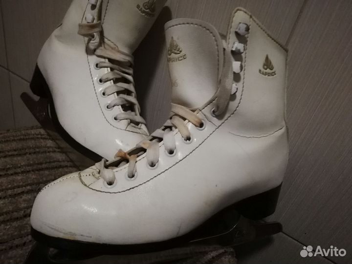 Коньки фигурные женские