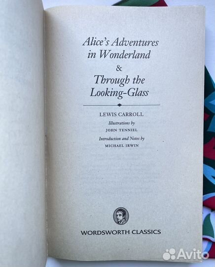 Alice's Adventures in Wonderland / Caroll Lewis