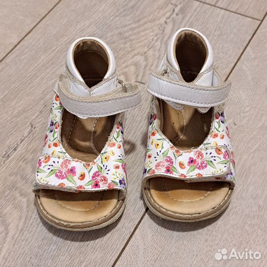 Сандалии для девочки