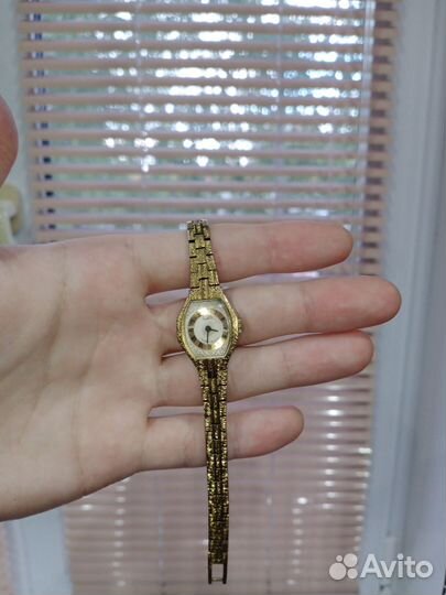 Женские золотые часы Luch