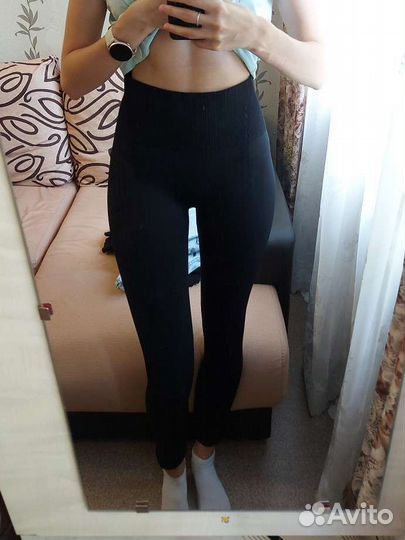 Женские спортивный костюм с леггинсами и топом