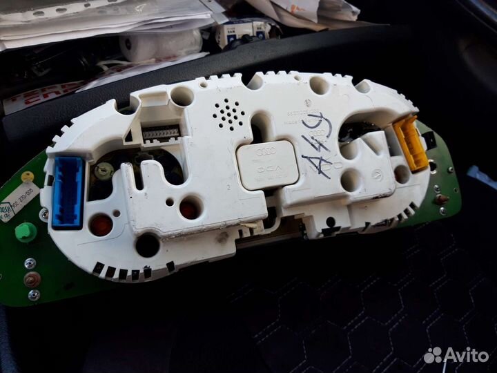 Щиток приборав ауди а4б5 на запчасти 2 шт