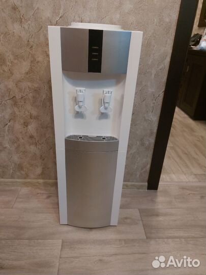 Кулер/диспенсер для воды