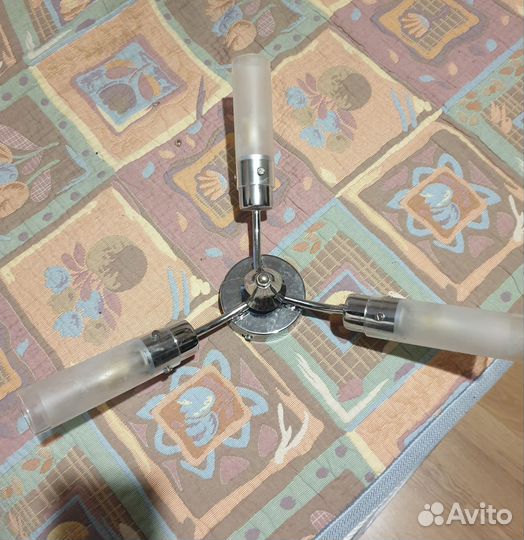 Люстра потолочная на три лампы Е14