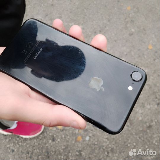Телефон iPhone 7