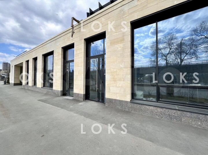 С витринами 410 м² под магазин, банк, общепит