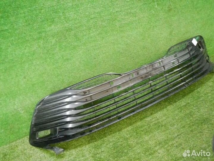 Решетка переднего бампера Toyota Camry xv70 (2018