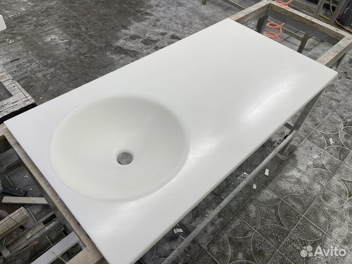 Столешница в санузел с мойкой из камня