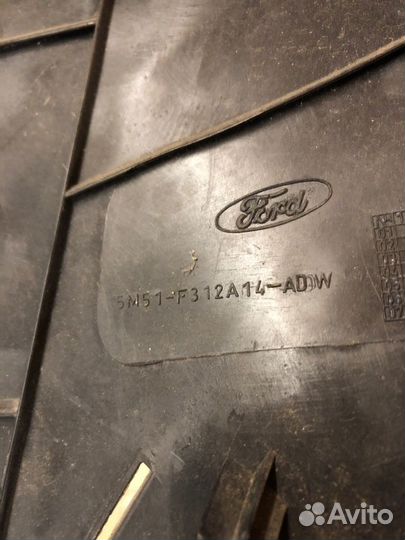 Накладка двери багажника задняя правая Ford Focus