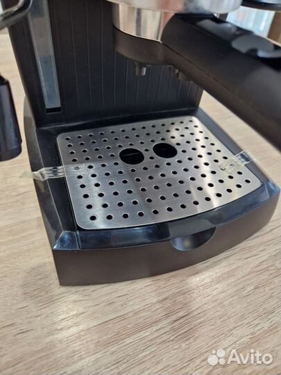 Кофеварка эспрессо рожковая DeLonghi EC155