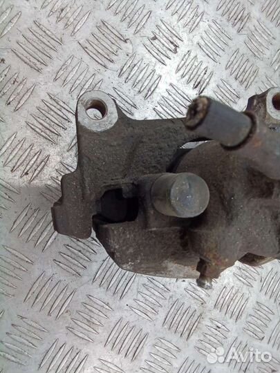 Суппорт тормозной передний правый volkswagen passat b6 (2005 - 2010) nn