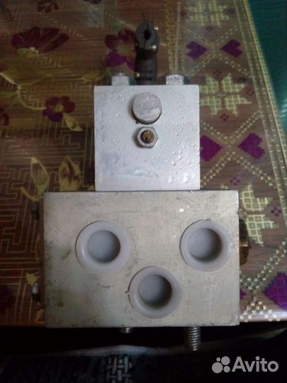 Пневмораспределитель 181-11